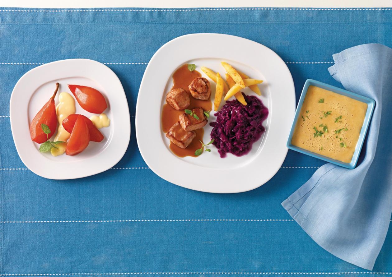 Wildschweinrücken mit wildem Majoran, Rotkraut und Schupfnudeln