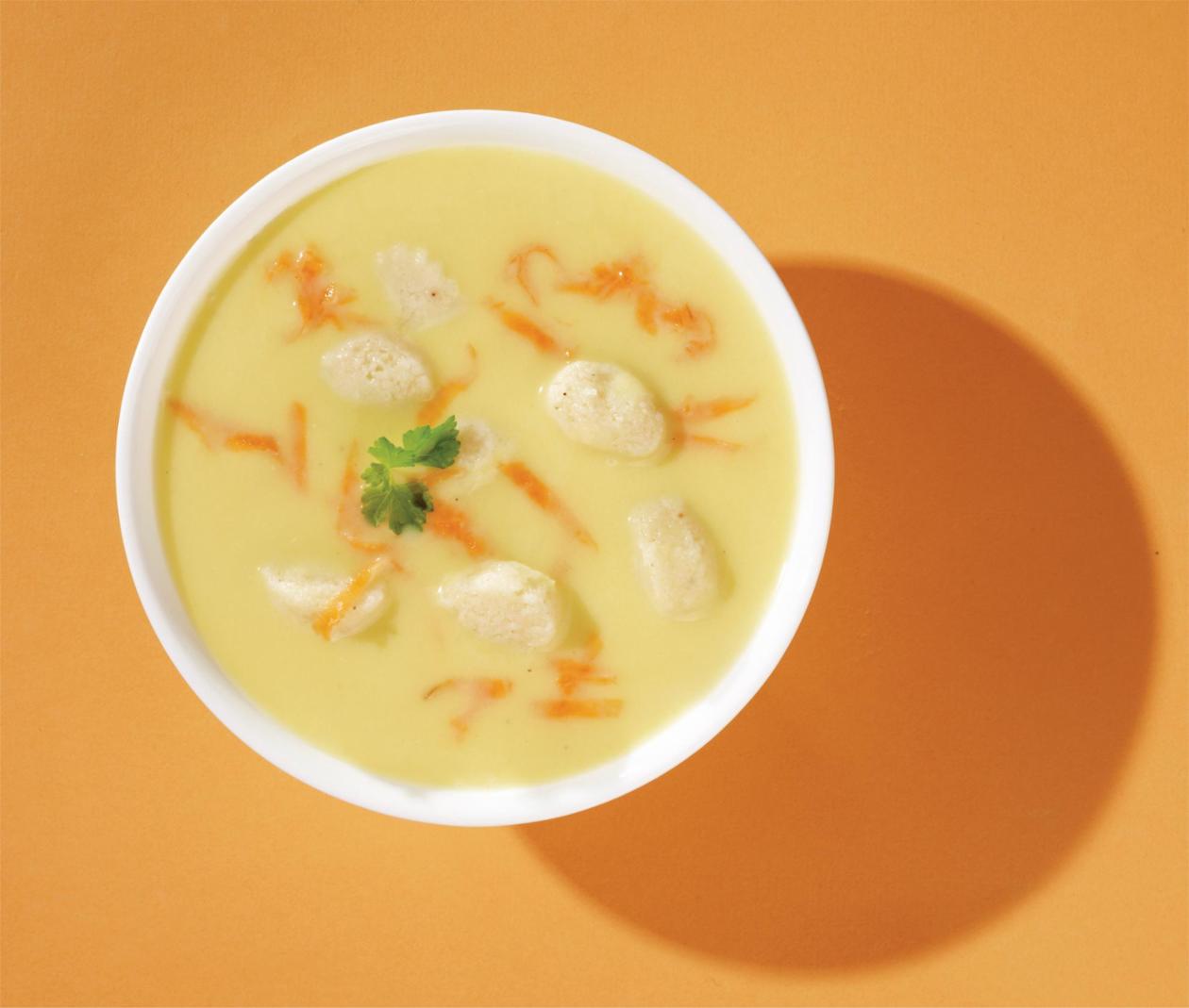 Wurzelgemüsecremesuppe mit Grießklößchen Wurzelgemüsecremesuppe mit Grießklößchen