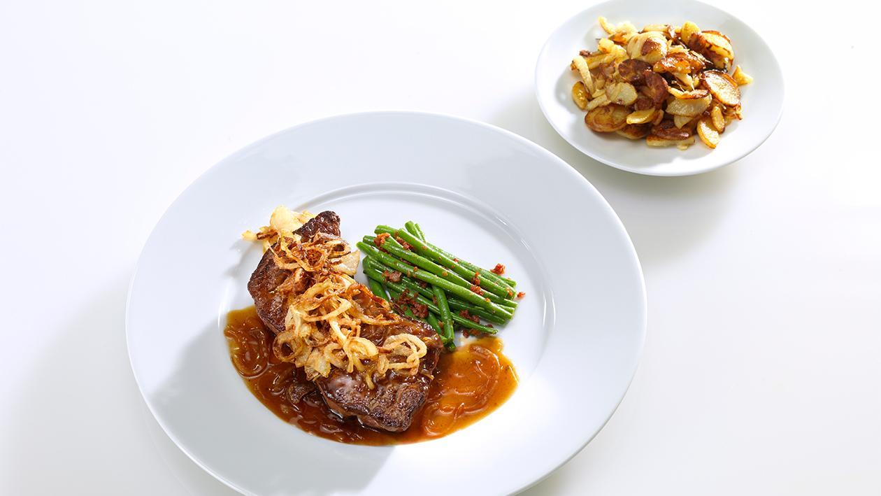 Zwiebel Rostbraten mit Bohnen und Bratkartoffeln Zwiebel Rostbraten mit Bohnen und Bratkartoffeln