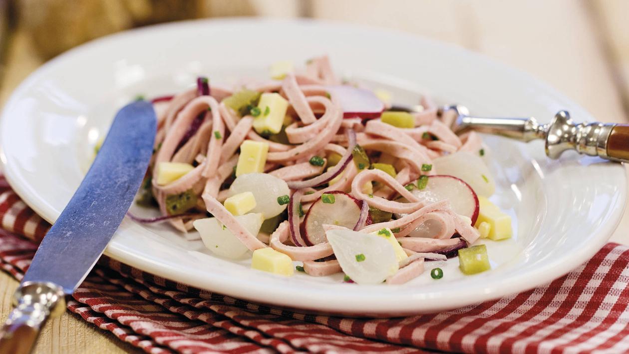 Wurst-Käse-Salat mit French Dressing | Unilever Food Solutions