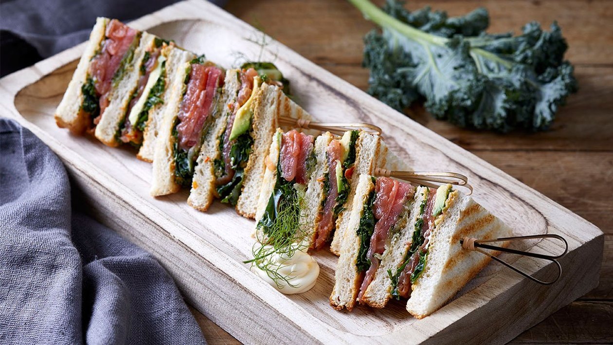 Club sandwich σολομού Club sandwich σολομού