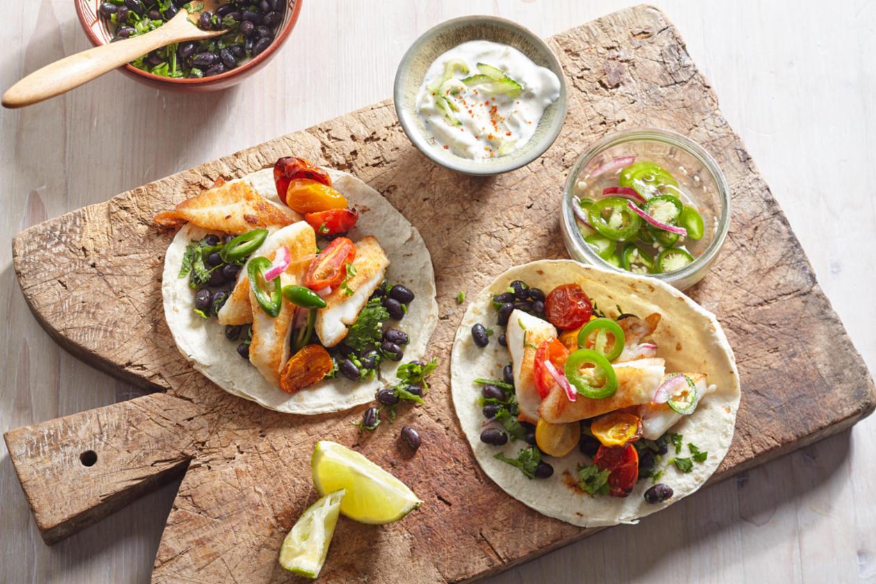 Fish Tacos με sauce μαγιονέζας και ψητές πατάτες Fish Tacos με sauce μαγιονέζας και ψητές πατάτες
