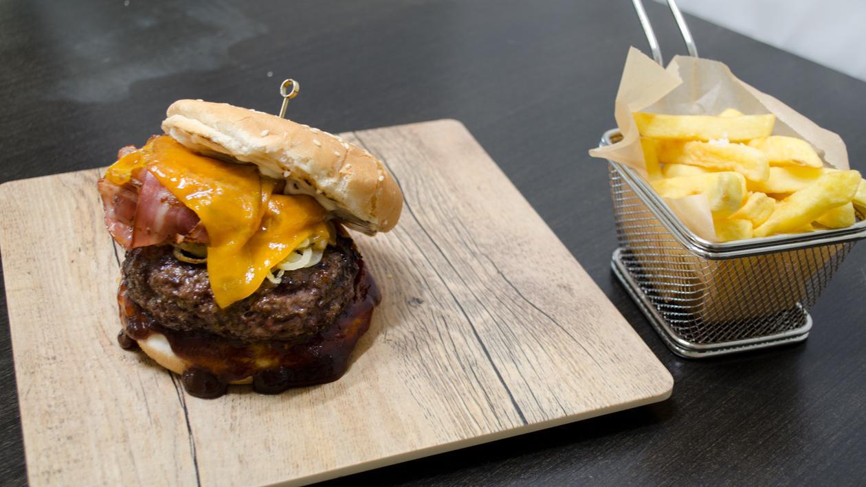 Hearty Smokehouse Burger Hearty Smokehouse Burger