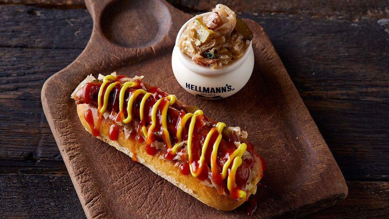 Hot Dog με Λάχανο Σουκρούτ, Street Μουστάρδα και Street Κέτσαπ Hot Dog με Λάχανο Σουκρούτ, Street Μουστάρδα και Street Κέτσαπ