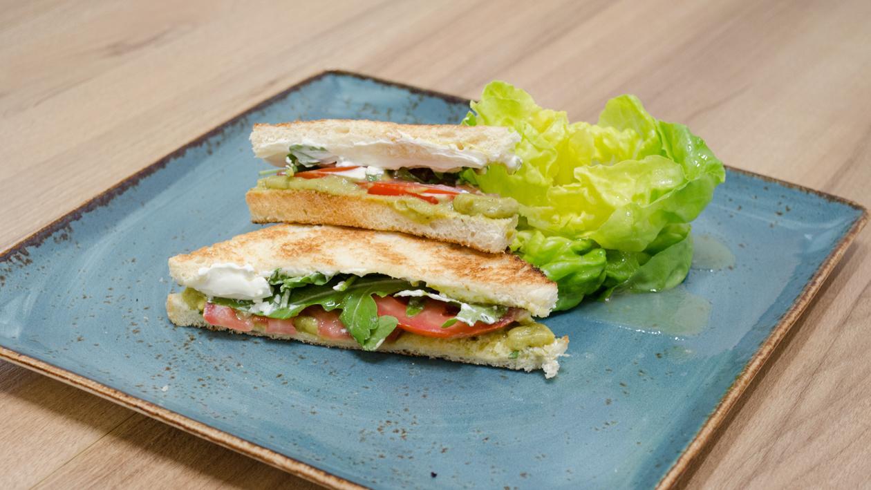 Sandwich με Πέστο και Τομάτα Sandwich με Πέστο και Τομάτα