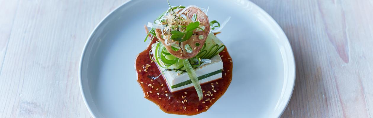 Tofu με Σαλάτα Αγγουριού Tofu με Σαλάτα Αγγουριού