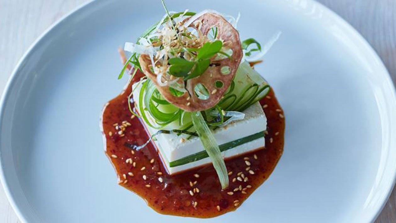 Tofu με Σαλάτα Αγγουριού Tofu με Σαλάτα Αγγουριού