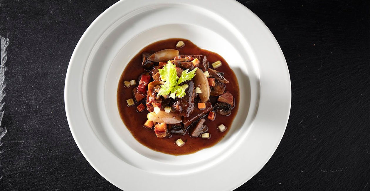 Μοσχαράκι με truffle-teriyaki, Bacon, Eσαλότ και Mανιτάρια Μοσχαράκι με truffle-teriyaki, Bacon, Eσαλότ και Mανιτάρια