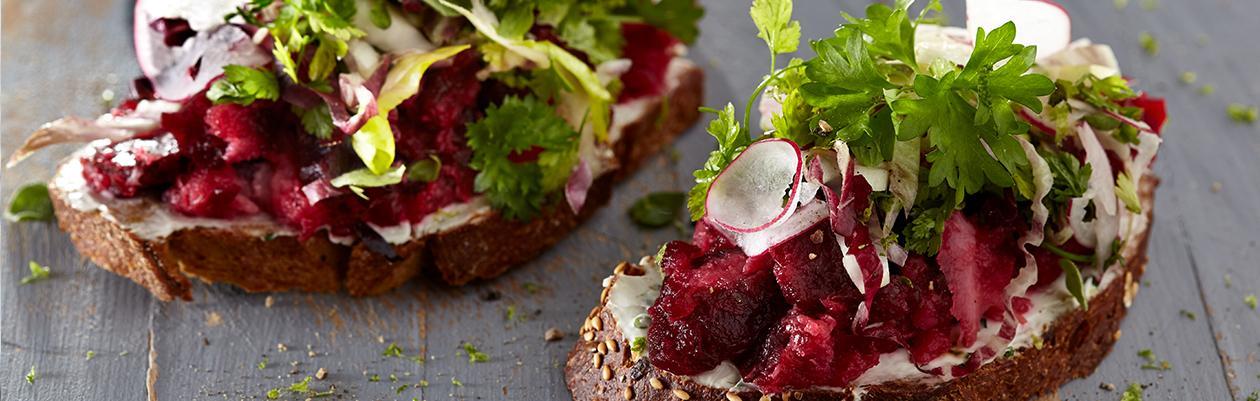 Μπρουσκέτα με Λαχανικά και Λεμονάτο Dressing Τυριού Μπρουσκέτα με Λαχανικά και Λεμονάτο Dressing Τυριού