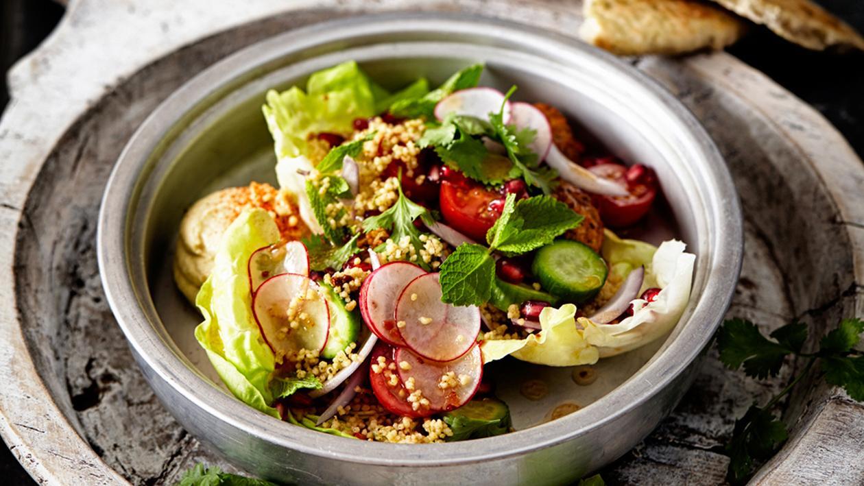 Σαλάτα Taboule με κοτόπουλο, ρόδι και τραγανή πίτα Σαλάτα Taboule με κοτόπουλο, ρόδι και τραγανή πίτα
