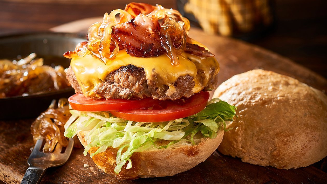Canadian Burger, Beer Braised Onions – Recipe Canadian Burger, Beer Braised Onions – Recipe