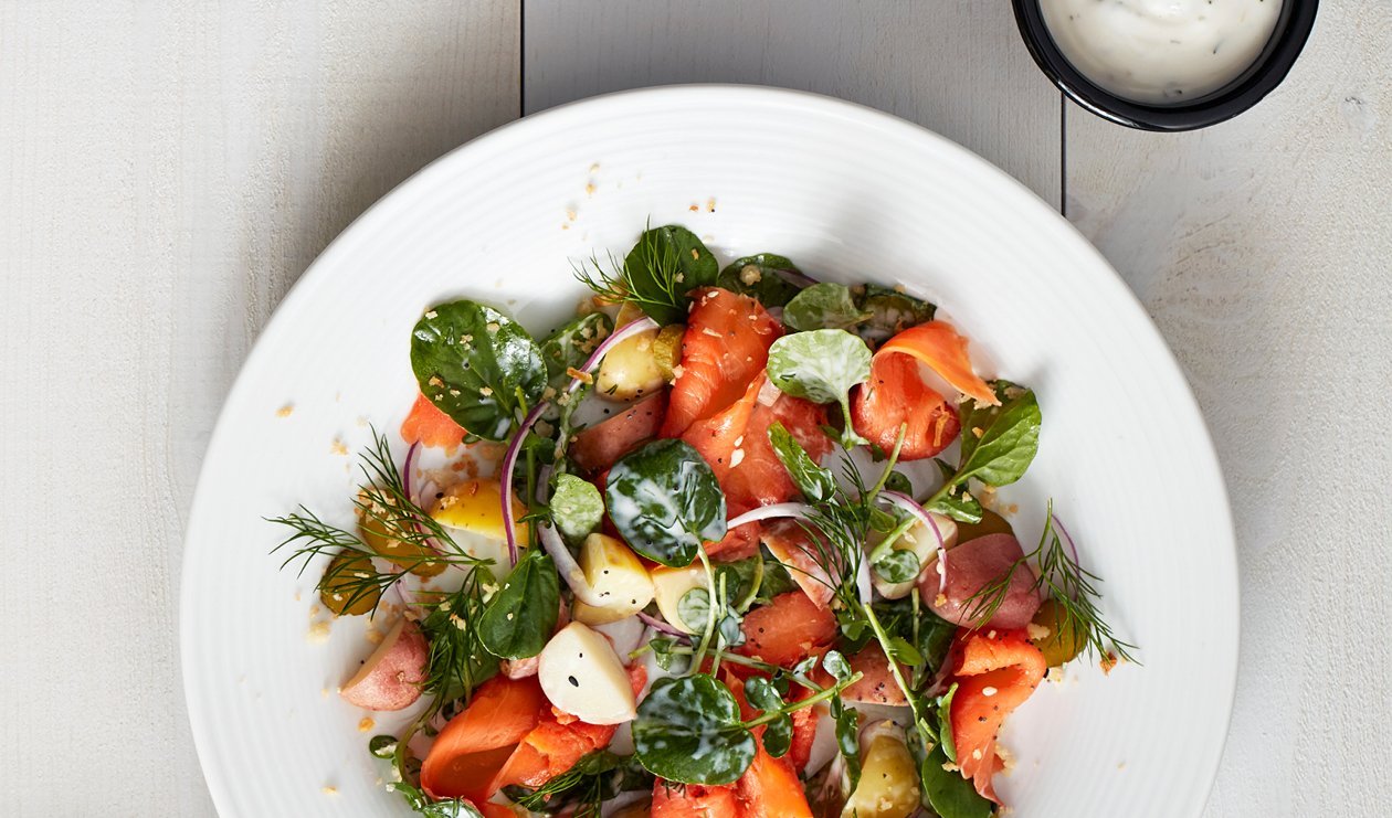 Smoked Salmon “Everything Bagel” Salad with Creamy Dill Ranch – recipe Smoked Salmon “Everything Bagel” Salad with Creamy Dill Ranch – recipe