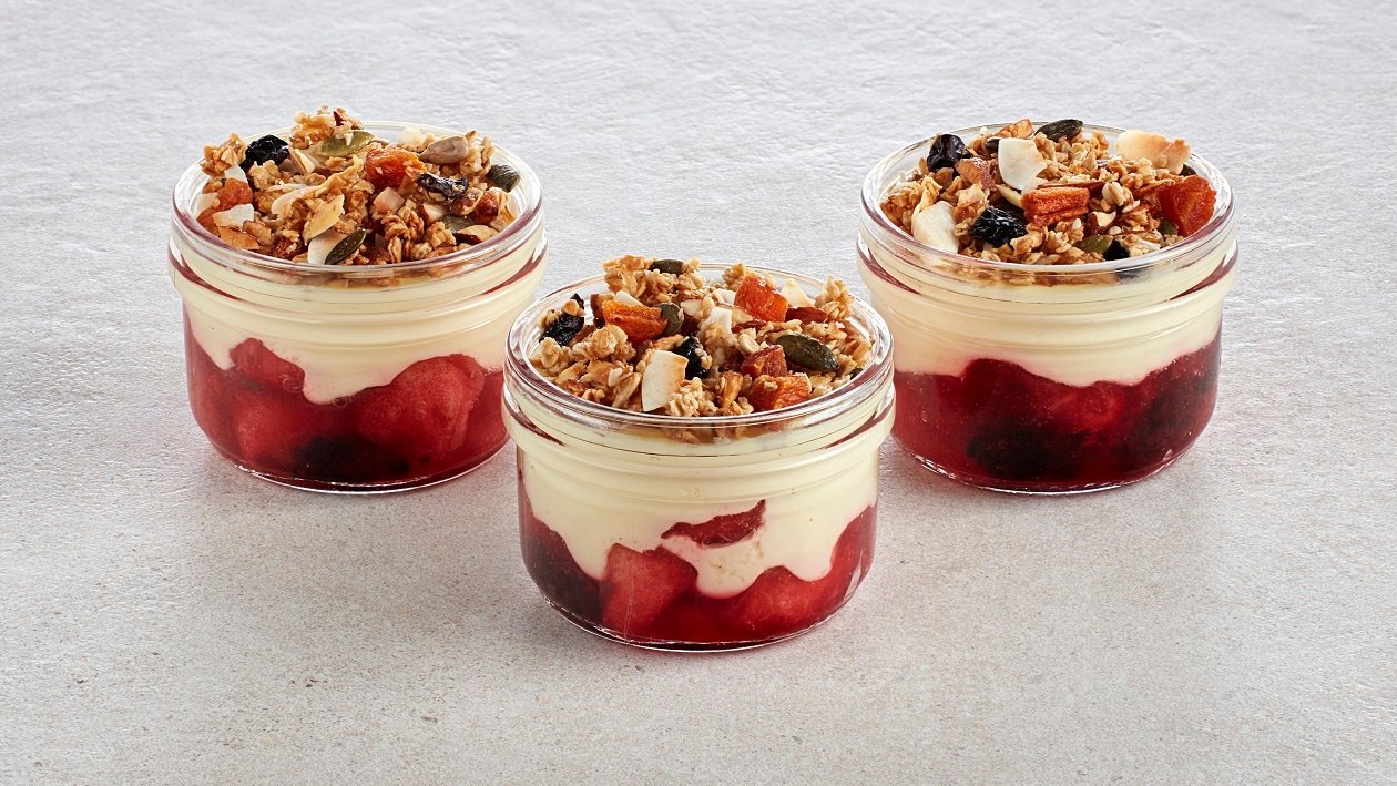 Bramble Custard with Granola – recipe Bramble Custard with Granola – recipe