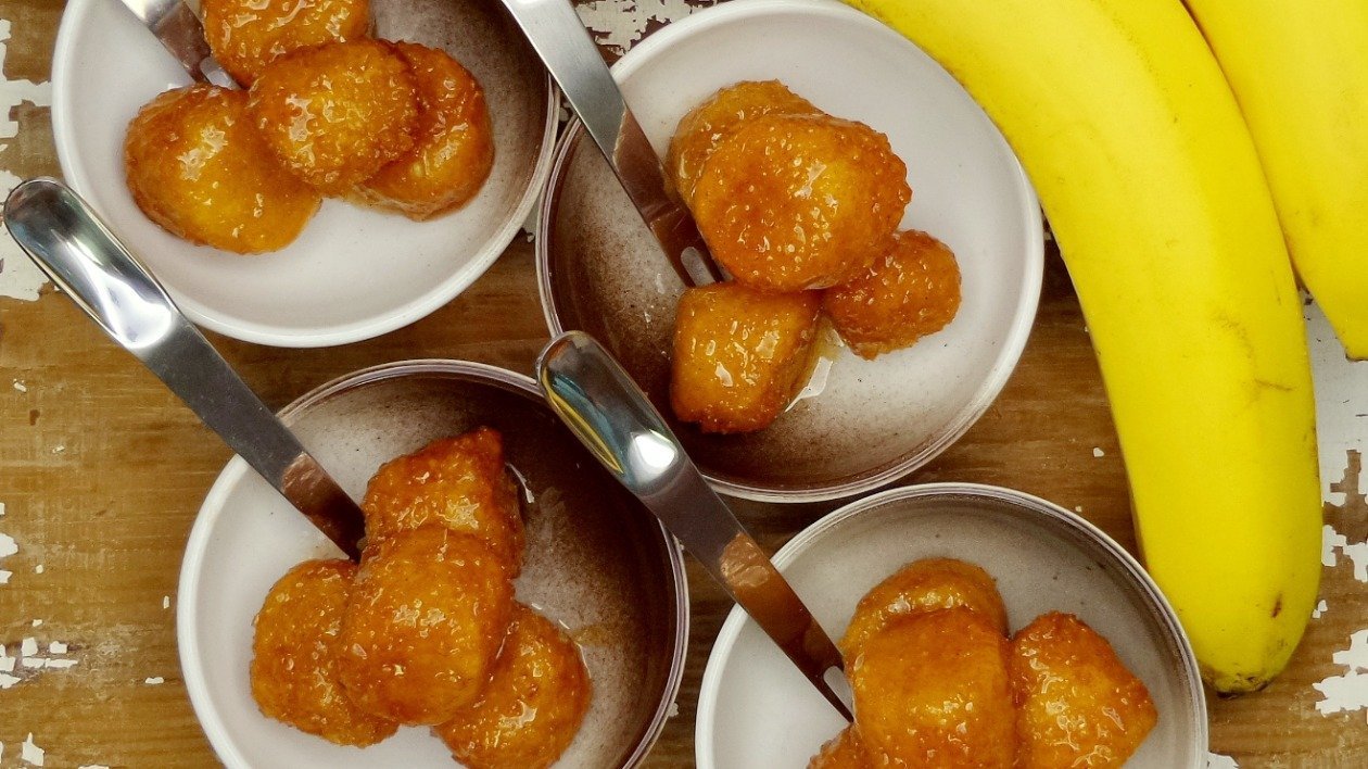 Malaysian Style Banana fritters with ginger & Cinnamon Syrup recipe