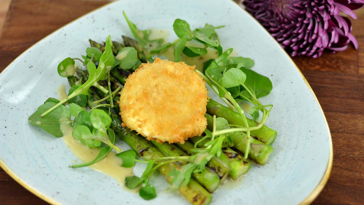 Poached Egg In Panko Crust With Grilled Asparagus Recipe Unilever Food Solutions Uk