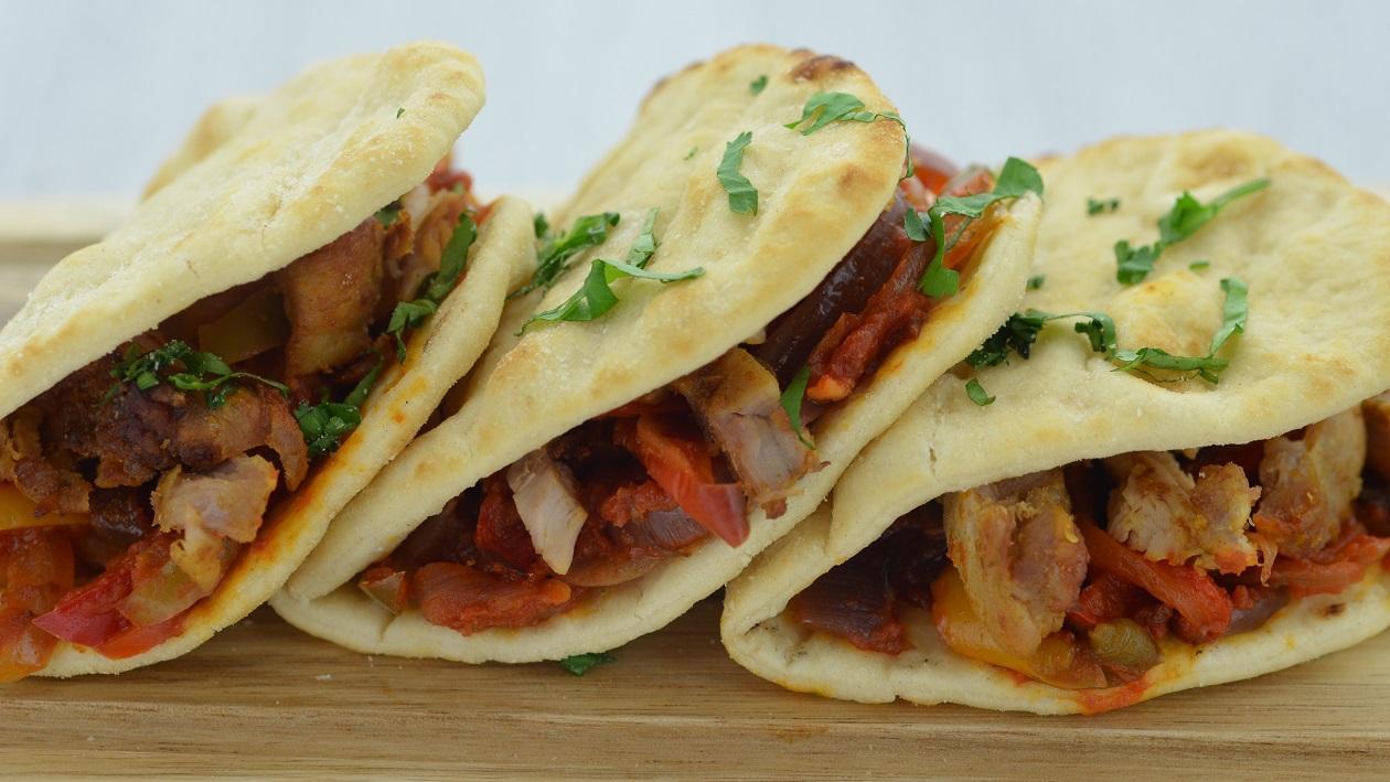 Pulled Chicken Flatbread with Roasted Vegetables – recipe Pulled Chicken Flatbread with Roasted Vegetables – recipe