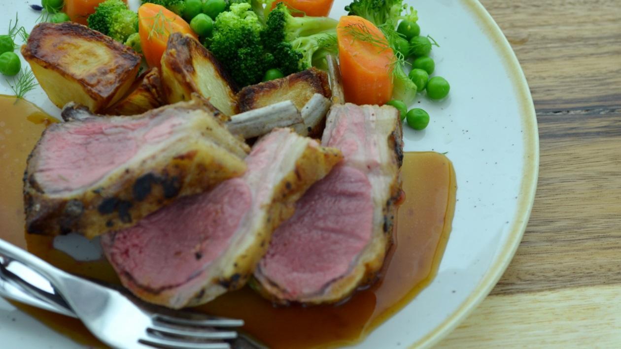 Roast rack of lamb with merlot gravy – recipe Roast rack of lamb with merlot gravy – recipe