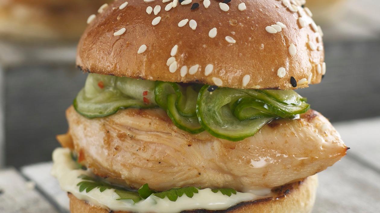 Satay chicken slider with cucumber pickle – recipe Satay chicken slider with cucumber pickle – recipe