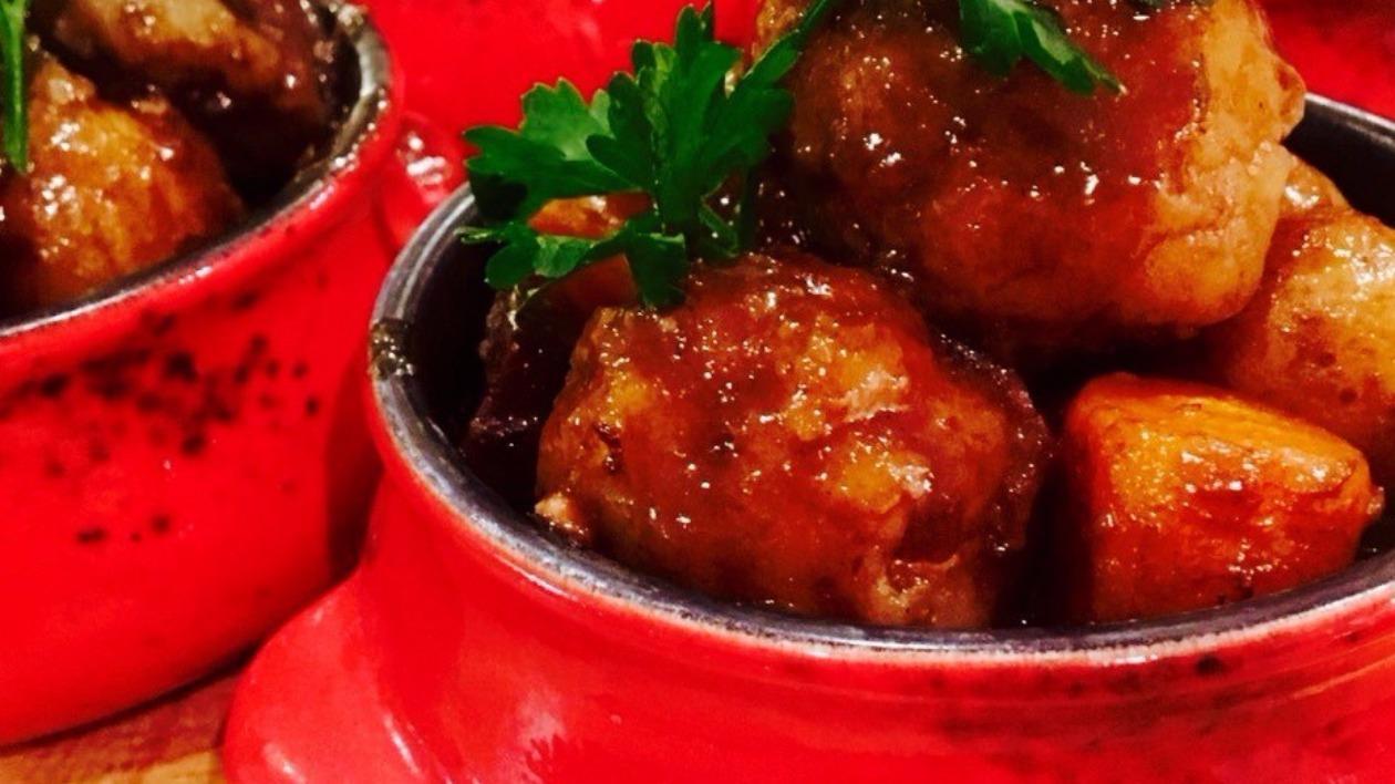 Slow braised Ox cheek & stout casserole with horseradish & parlsey dumplings by Alex Morte – recipe Slow braised Ox cheek & stout casserole with horseradish & parlsey dumplings by Alex Morte – recipe