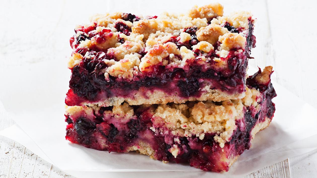 Blackberry and apple flapjack crumble Blackberry and apple flapjack crumble