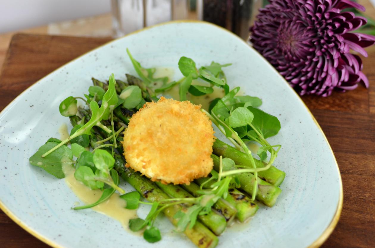 Poached egg in Panko crust with grilled asparagus Poached egg in Panko crust with grilled asparagus