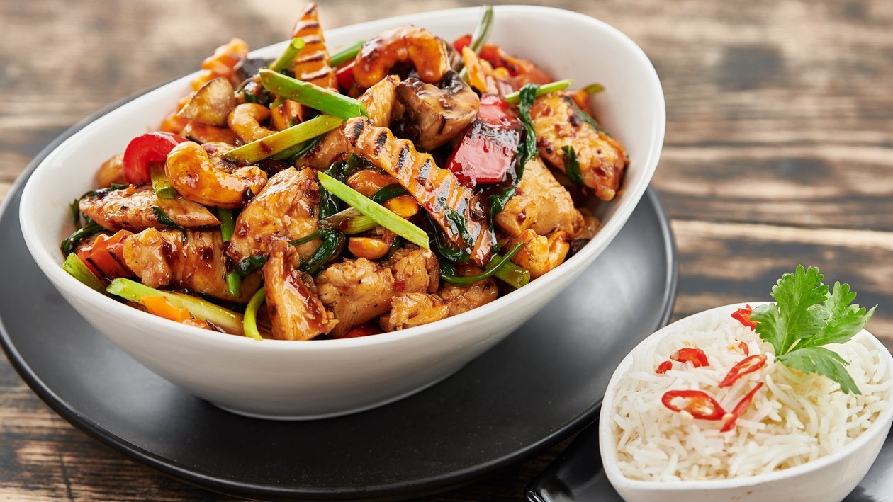 Stir Fried Chili Chicken and Spinach with Cashew Nuts Stir Fried Chili Chicken and Spinach with Cashew Nuts
