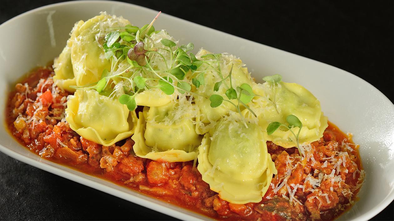 Three Cheese Tortellini Bolognaise Sauce Three Cheese Tortellini Bolognaise Sauce