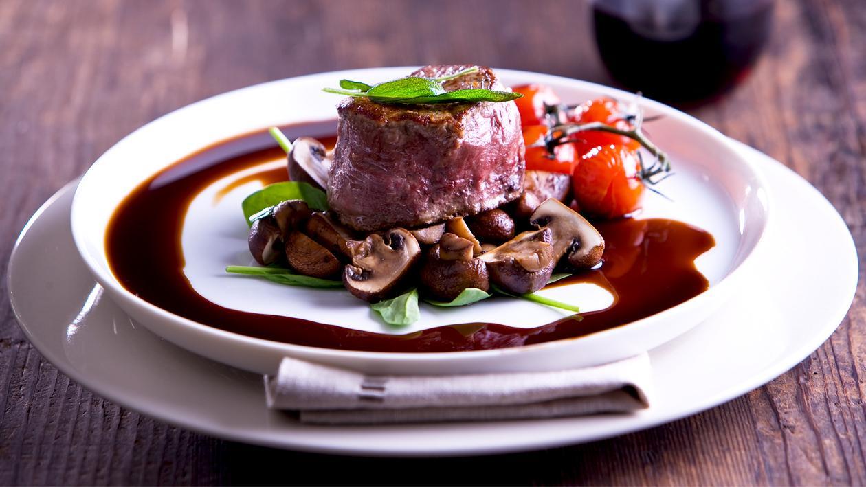 Angus Fillet with Swiss Mushrooms, Smoked Tomato and Balsamic Jus – Recipe Angus Fillet with Swiss Mushrooms, Smoked Tomato and Balsamic Jus – Recipe