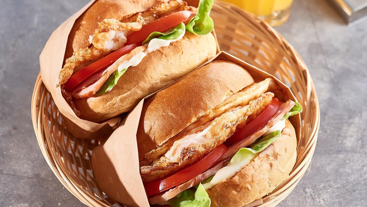 Egg and Bacon Brioche with Tomato, Butter Lettuce and Mayo – Recipe Egg and Bacon Brioche with Tomato, Butter Lettuce and Mayo – Recipe