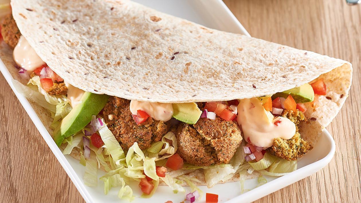 Falafel and Avocado Wrap with Lettuce and Sweet Chilli Mayo – Recipe Falafel and Avocado Wrap with Lettuce and Sweet Chilli Mayo – Recipe