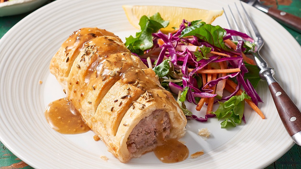 Pork with Fennel Sausage Rolls with Mustard Gravy – Recipe Pork with Fennel Sausage Rolls with Mustard Gravy – Recipe