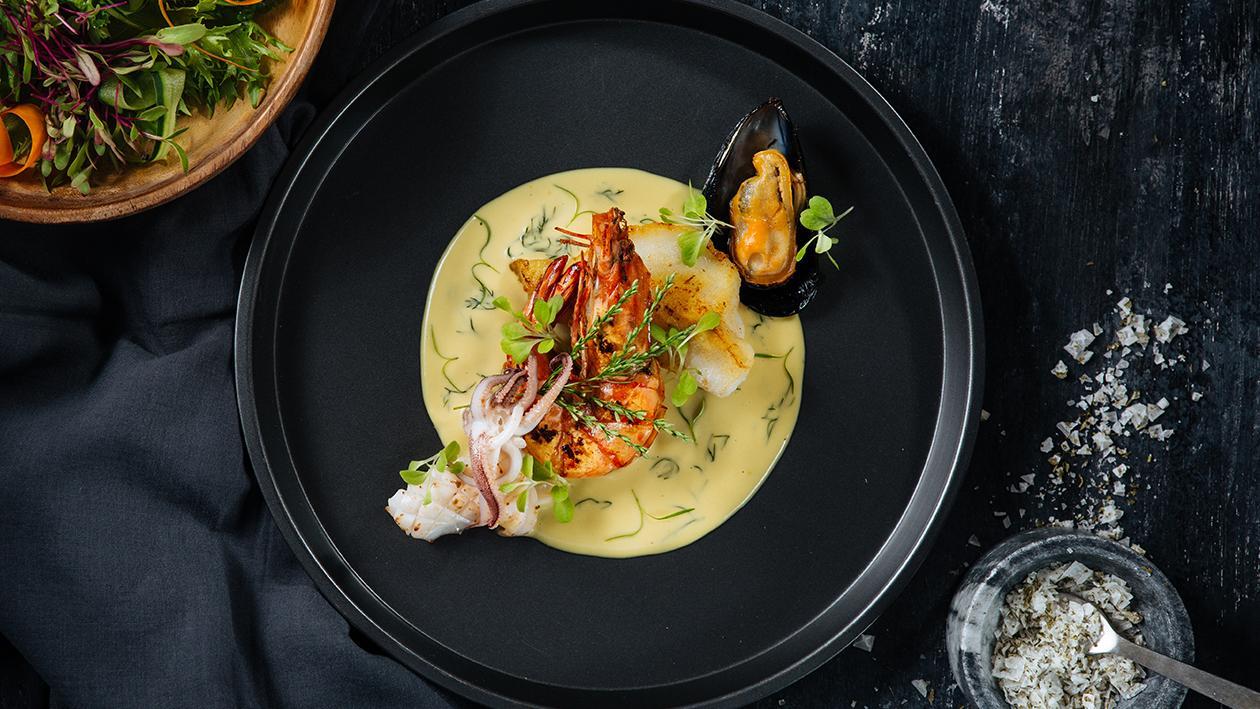 Pan-Fried Seafood with Dill Salted Egg Cream Sauce Pan-Fried Seafood with Dill Salted Egg Cream Sauce