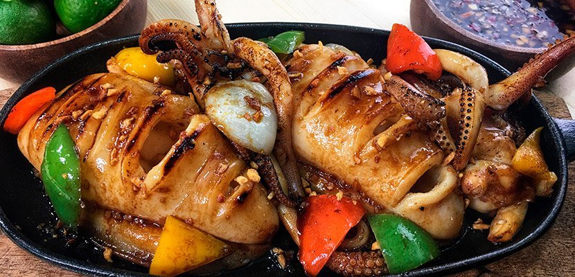 Sizzling Squid in Oyster Sauce with Bellpeppers Sizzling Squid in Oyster Sauce with Bellpeppers