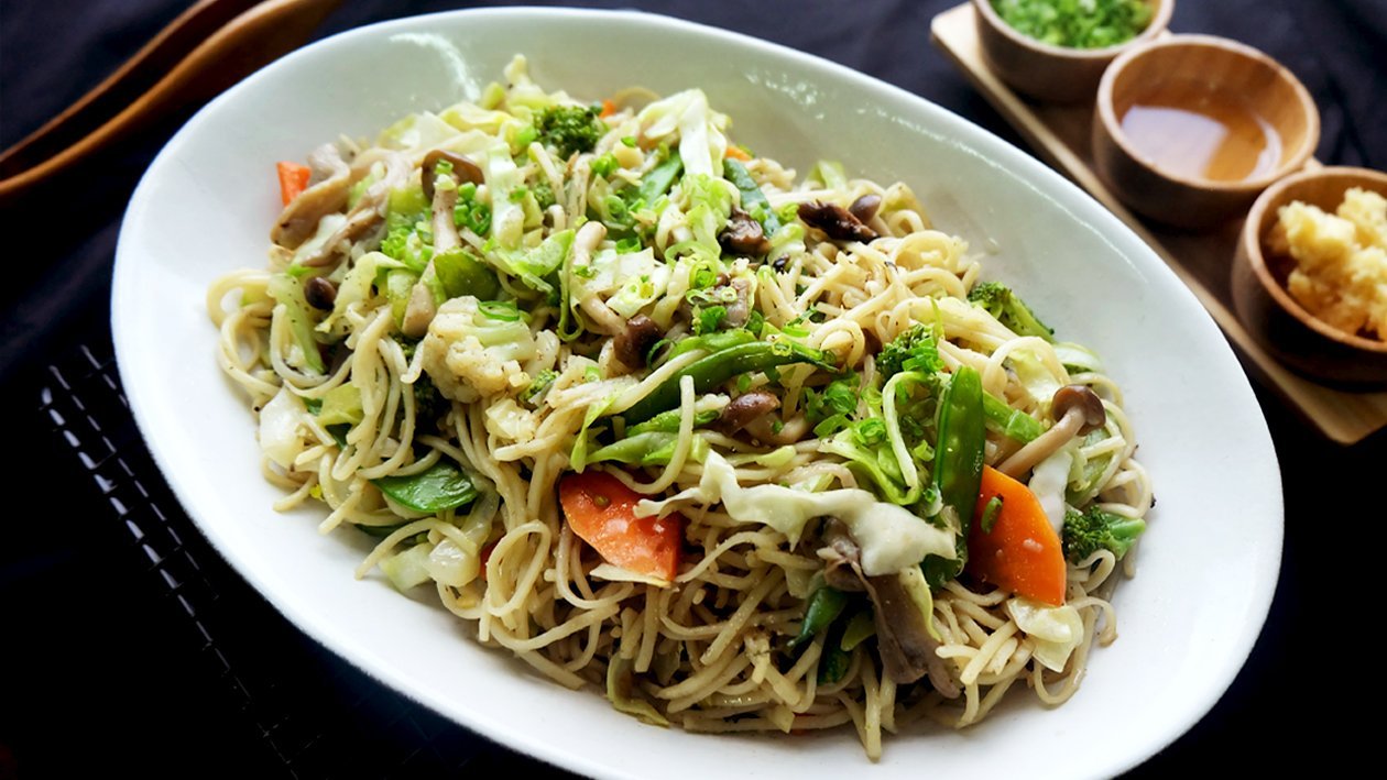 Stir-Fried Chicken, Vegetables and Noodles Stir-Fried Chicken, Vegetables and Noodles