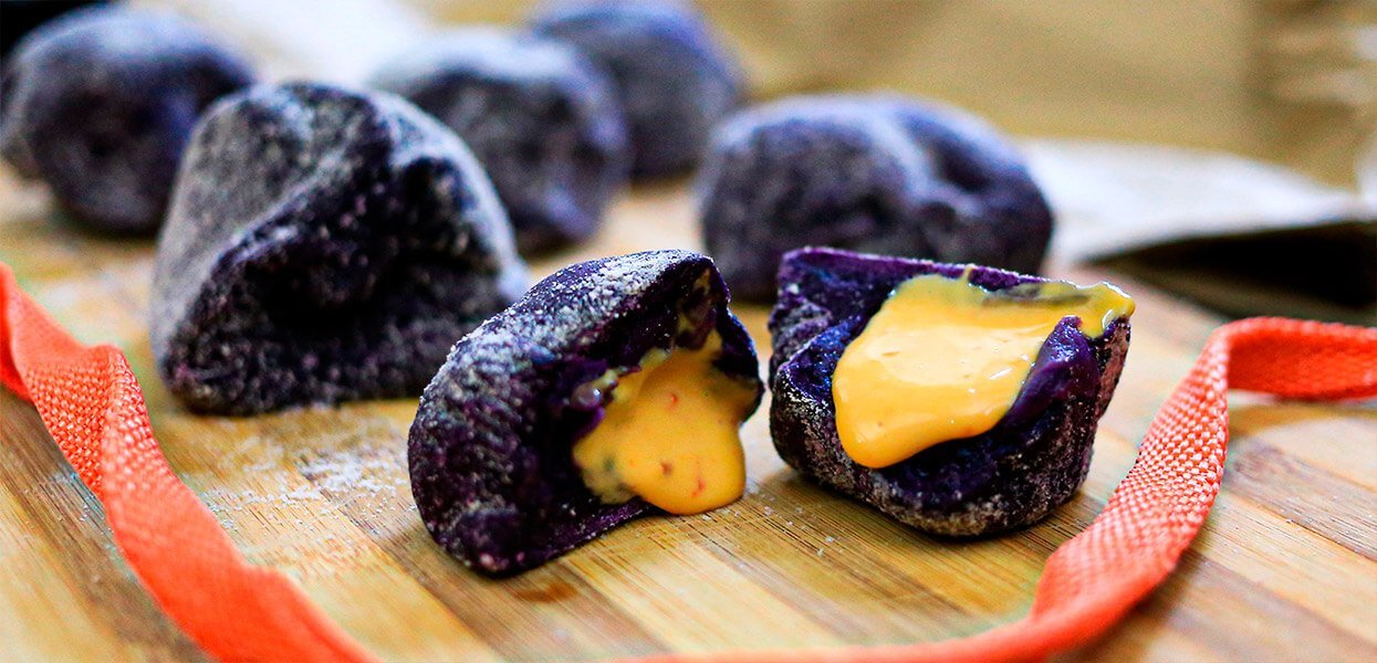 Ube Salted Egg Pandesal Ube Salted Egg Pandesal