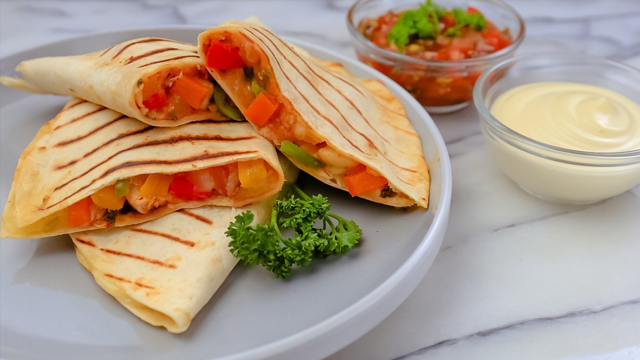 Chicken Quesadillas with Garlic Mayonnaise Chicken Quesadillas with Garlic Mayonnaise