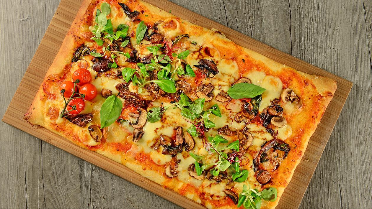 Mushroom, Caramelized Onion Pizza Mushroom, Caramelized Onion Pizza