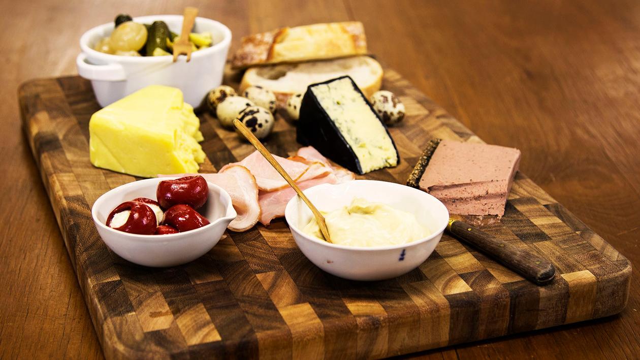 English Ploughman’s Lunch Recipe English Ploughman’s Lunch Recipe