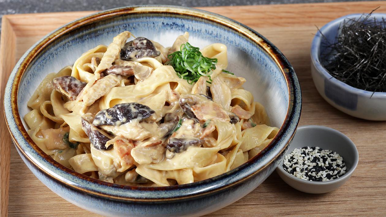 Fusion Pasta Recipe: Asian Chicken Shiitake Alfredo Recipe Fusion Pasta Recipe: Asian Chicken Shiitake Alfredo Recipe