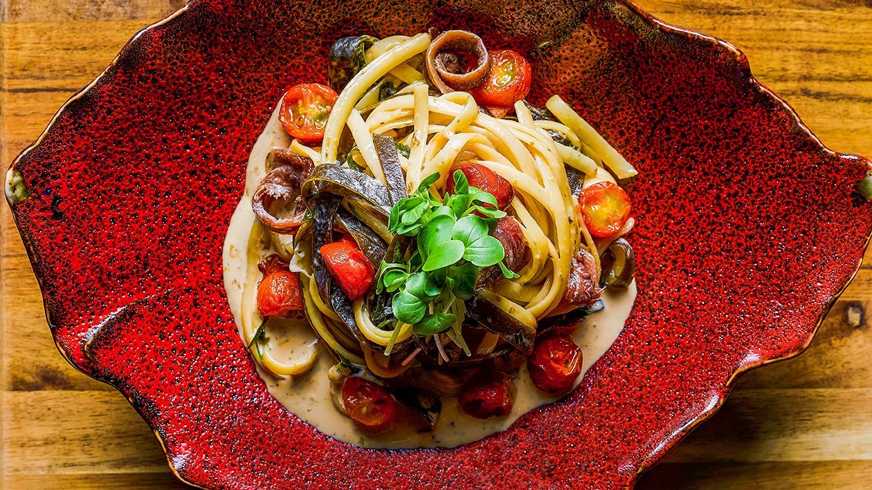 Sautéed Linguini with Kombu, Anchovies and Seaweed Cream Sauce Sautéed Linguini with Kombu, Anchovies and Seaweed Cream Sauce