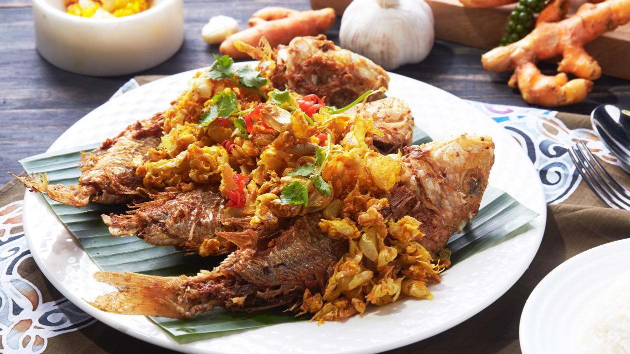 Deep Fried Threadfin Bream in Turmeric Deep Fried Threadfin Bream in Turmeric