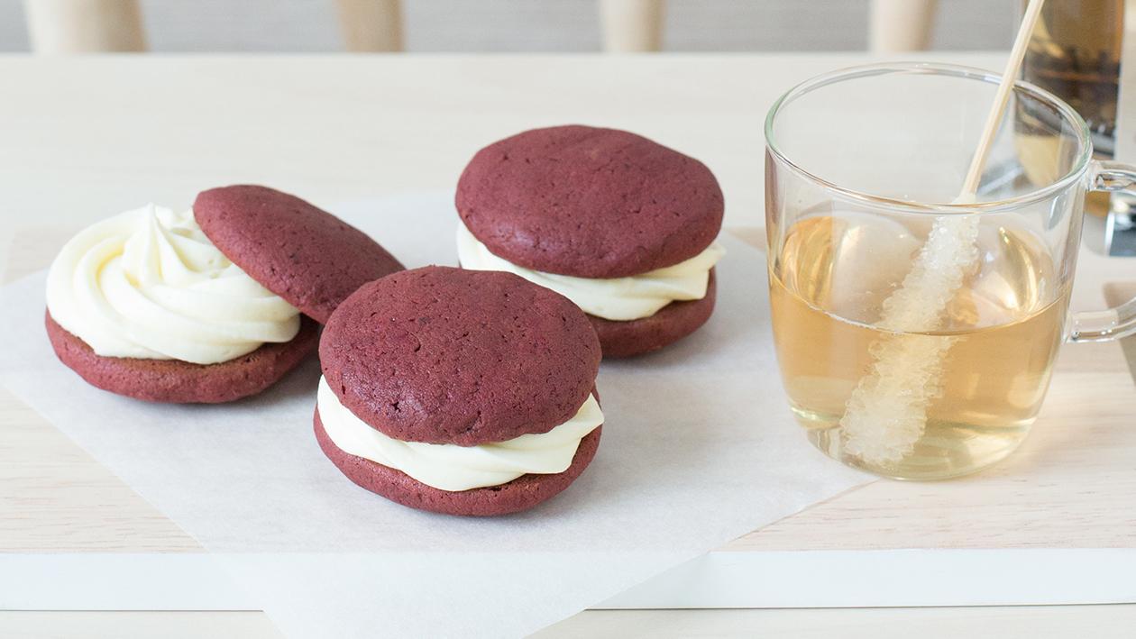 Red velvet whoopie pie Red velvet whoopie pie