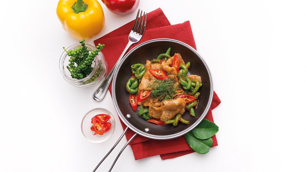 Stir-Fried Pork Tenderloin with Red Curry Paste Stir-Fried Pork Tenderloin with Red Curry Paste