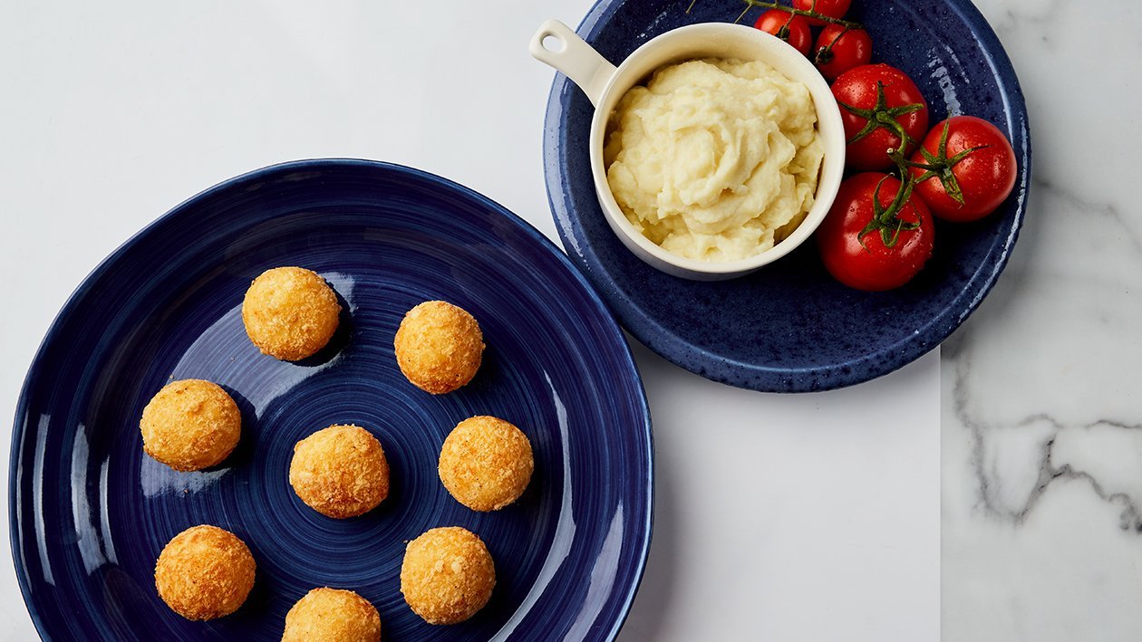 Varieties of croquette: Ham & cheese, Curry, Cream crab Varieties of croquette: Ham & cheese, Curry, Cream crab