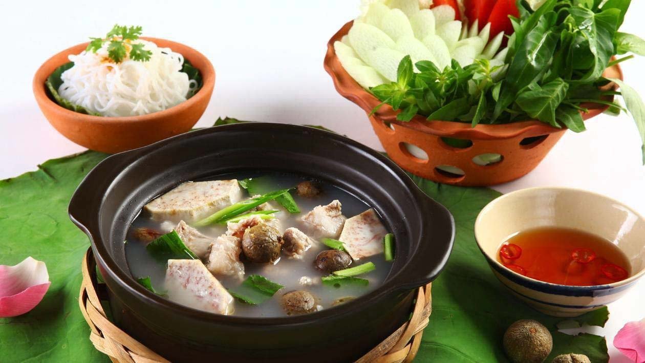 Green Duperreanum with Pork Rib Hotpot Green Duperreanum with Pork Rib Hotpot