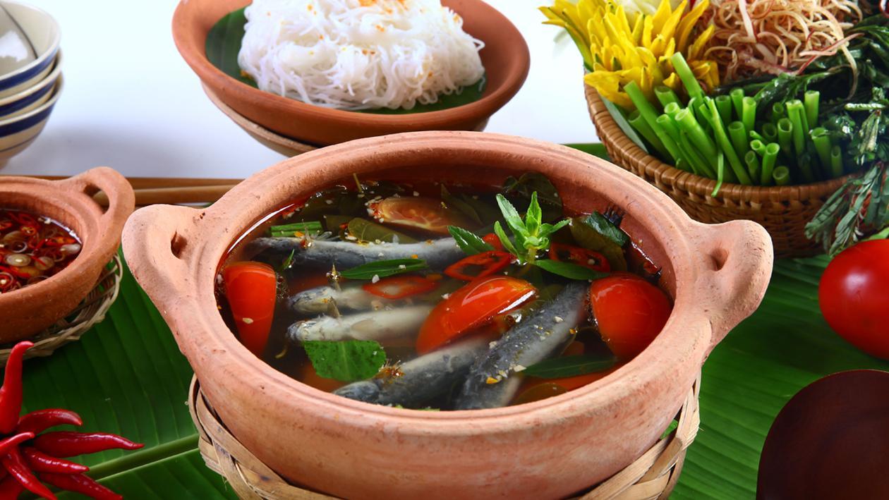 Sour Creeper Leaf with Elongtus Fish Hotpot Sour Creeper Leaf with Elongtus Fish Hotpot