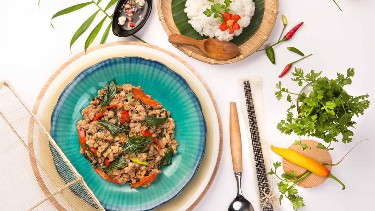 Spicy Stir Fried Pork with Basil (Pad Kra Praw Mhoo) Spicy Stir Fried Pork with Basil (Pad Kra Praw Mhoo)