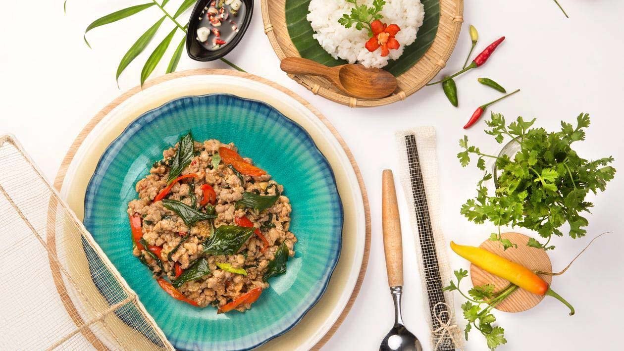 Spicy Stir Fried Pork with Basil (Pad Kra Praw Mhoo) Spicy Stir Fried Pork with Basil (Pad Kra Praw Mhoo)
