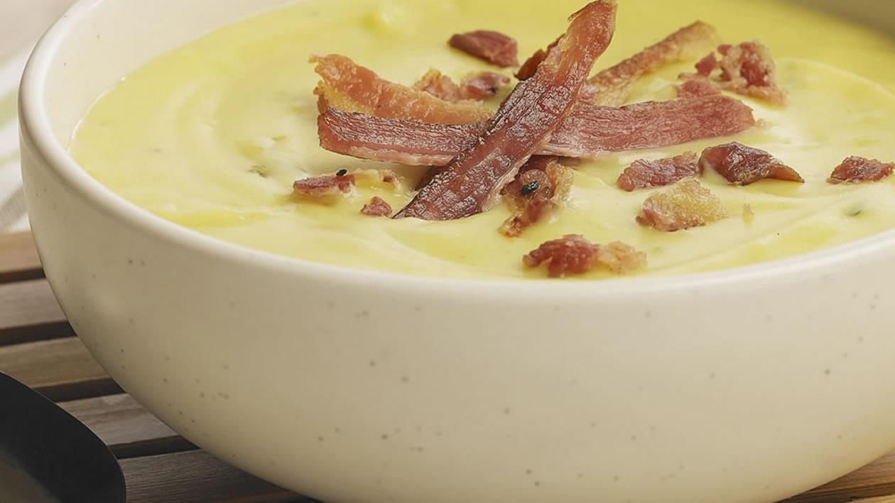 Crema de vegetales y bacon en perfume de oliva Crema de vegetales y bacon en perfume de oliva