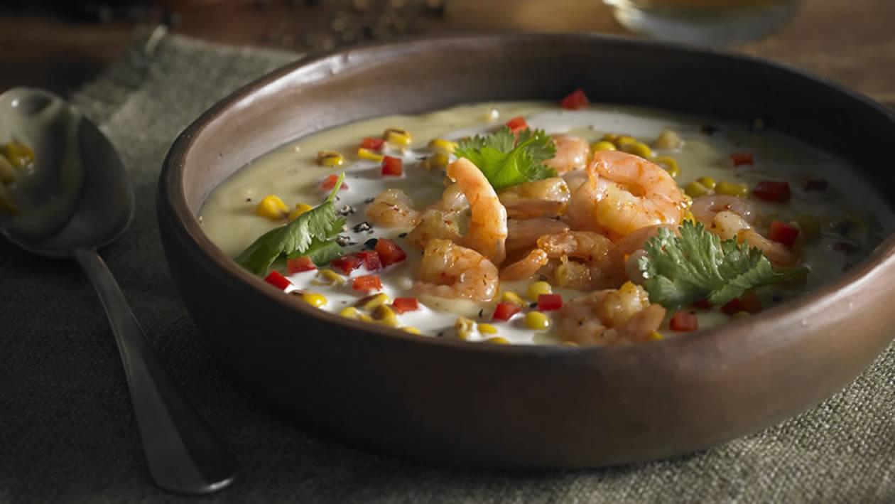 Sopa crema de choclo con langostinos, cilantro y cognac Sopa crema de choclo con langostinos, cilantro y cognac